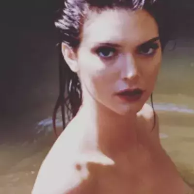 Kendall Jenner zieht bei Fotoshooting komplett blank