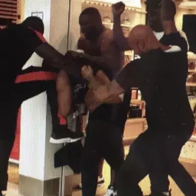 Verfeindete Rapper gehen aufeinander los: Heftige Schlägerei am Pariser Flughafen