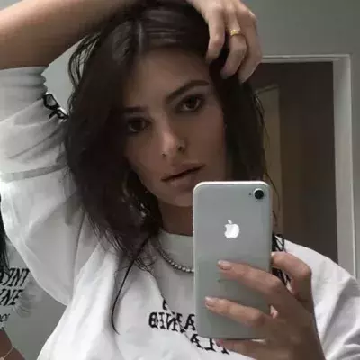 Emily Ratajkowski zeigt ihren Traum-Körper in einem ganz knappen String