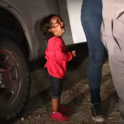 Weinendes Mädchen an der US-Grenze zu Mexiko: Dieses Schicksal steckt dahinter
