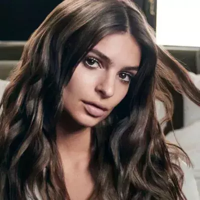 Instagram-Foto: Emily Ratajkowski trägt Schmuck... und sonst nichts