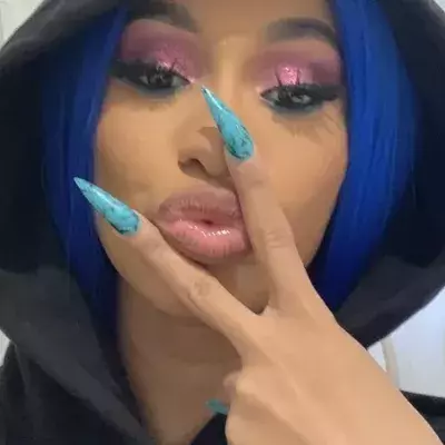 Cardi B zeigt ihre Kurven in sexy Unterwäsche