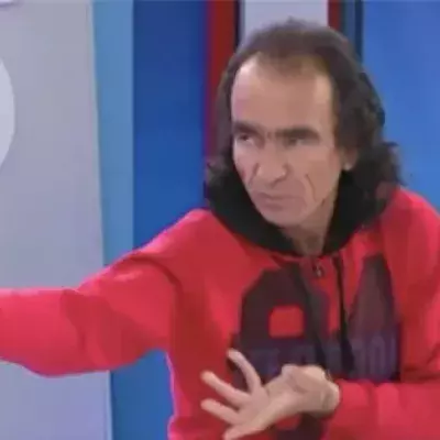 Griechischer Bruce-Lee-Nachahmer sorgt für Lacher im TV