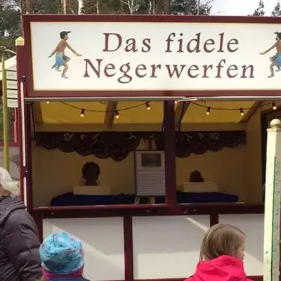 Kirmes-Bude in Kommern (NRW) entzweit Besucher