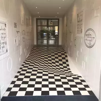 Dieser Scherz im Hausflur geht um die Welt