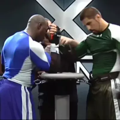 „Brutal Arm Wrestling“: Die brutale Steigerung des Armdrückens