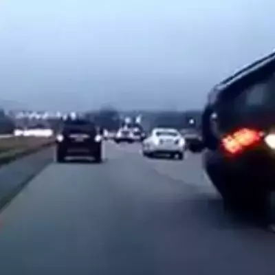 Wagen fährt zu dicht auf: Plötzlich bremst das Auto vor ihm