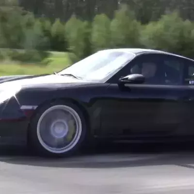 Biker provozieren den Porschefahrer: Dann schlägt der Porsche zurück!