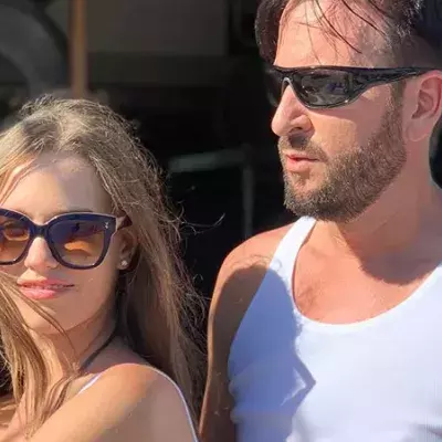 So führt Michael Wendler seine Teenie-Love vor