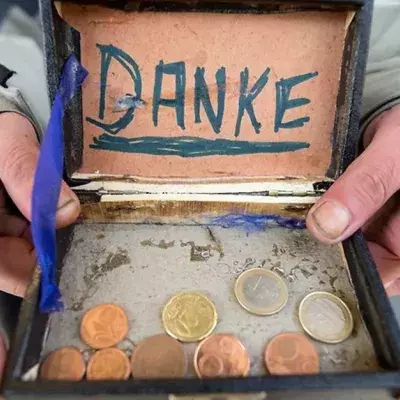Hartz-IV-Empfänger bettelt und wird vom Jobcenter bestraft