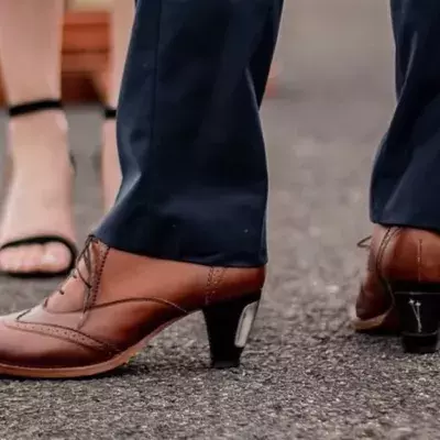 Mut zu einer anderen Männlichkeit: Männer gehen jetzt mit hohen Schuhen