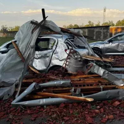 In wurden durch das Unwetter mehrere Autos komplett zerstört
