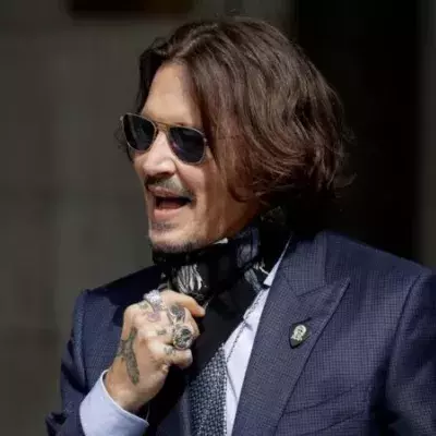  Elon Musk fordert Johnny Depp zu Käfigschlacht heraus, nachdem Depp androht, ihm „den Penis abzuschneiden“