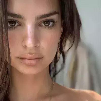 Emily Ratajkowski liefert Beweisfoto