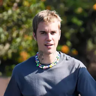Frau sieht Justin Bieber ähnlich