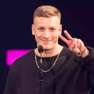 "Gemischtes Hack": Felix Lobrecht und Tommi Schmitt veröffentlichen Ballermann-Hit