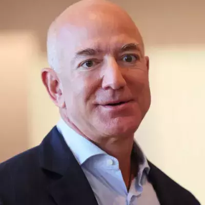 Jeff Bezos baut sich und seiner Liebsten ein Liebesnest auf dem Meer