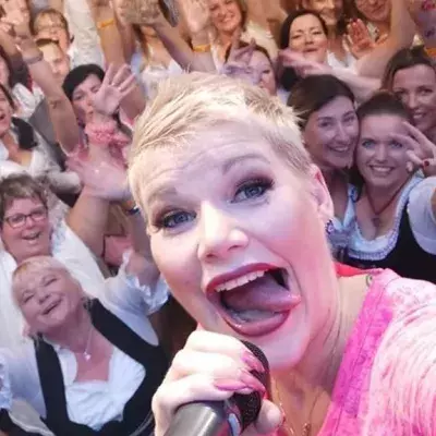 Melanie Müller feiert Weihnachten auf der Bühne