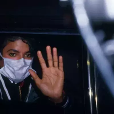 Michael Jackson mit Mundschutz