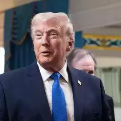 Donald Trump: Erst scherzte er über seine Gesundheit - "The Don" musste sich festhalten