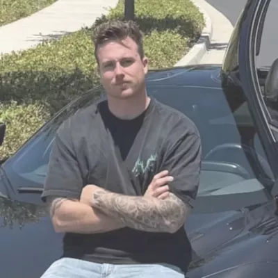 Auto-Influencer (27) verbrennt in seinem McLaren