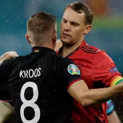 Deutschland und England gehen vor dem Spiel auf die Knie