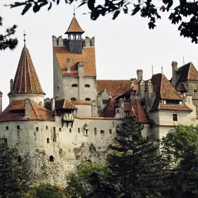 Impfen ist nun auch im Schloss von Graf Dracula möglich.