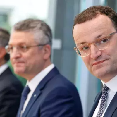 Jens Spahn, Lothar H. Wieler und Ralf Franke bei einer Pressekonferenz des Robert Koch Instituts in Berlin am 18. Juni 2021