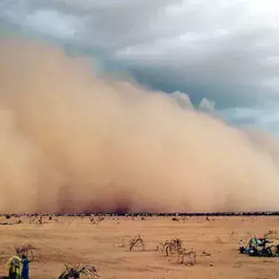 Dieser heftige Sandsturm wurde von einem Autofahrer in Australien gefilmt