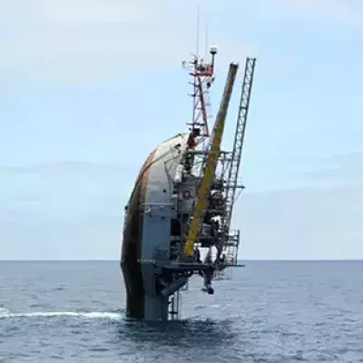 R/P FLIP: Ein Schiff taucht senkrecht ab