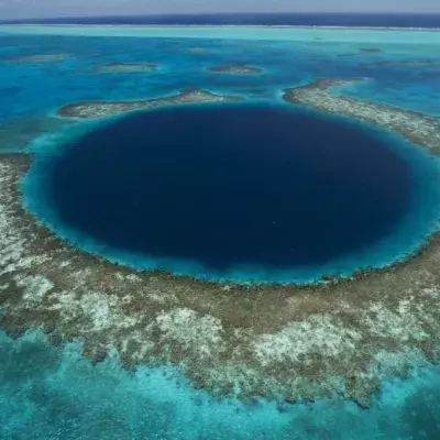 Das Great Blue Hole von Belize
