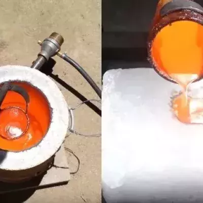 Er gießt geschmolzenes Kupfer auf einen Eisblock. Dann geht das Experiment nach hinten los
