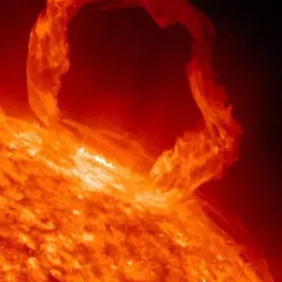 Die NASA entdeckt ein enormes Loch in der Sonne und ist beunruhigt!
