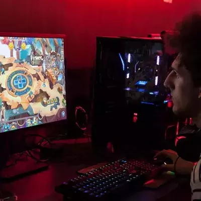 Beim Videospielen entdeckt er abscheuliches Geheimnis seiner Freundin!