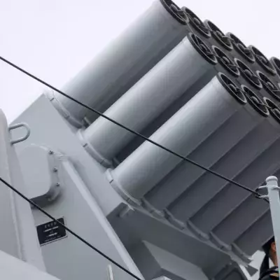 Der chinesische Zerstörer Xi'an vor St. Petersburg