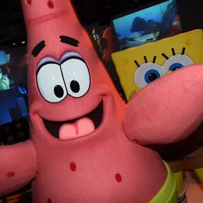 Ein Seestern, der aussieht wie Patrick aus Spongebob Schwammkopf