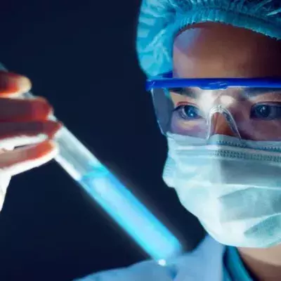 Forscher entwickeln Maske, die leuchtet, wenn der Träger infiziert ist