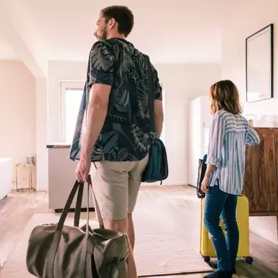 Pärchen mietet AirBnB-Wohnung: Dann macht es verstörenden Fund