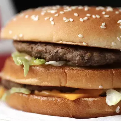 Sie bewahren einen Burger 20 Jahre lang auf - dann packen sie ihn aus