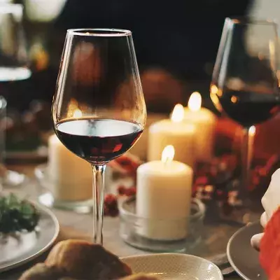 Studie erklärt: Darum trinken wir im Winter mehr Alkohol