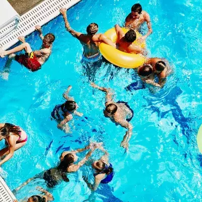 Urin im Schwimmbad