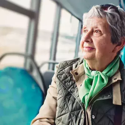 Experte empfiehlt: Älteren Leuten soll man keinen Sitzplatz anbieten