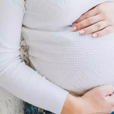 Schwangere Frau weiß nicht, dass sie ihr Baby beeinflusst
