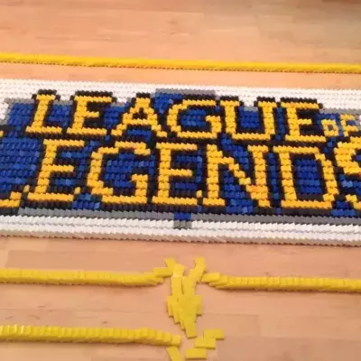 League of Legends: 44.000 Dominosteine für das LoL-Universum