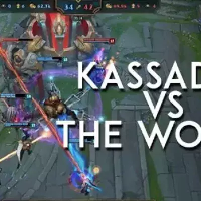 League of Legends: Er rettet im 1on5 mit Kassadin die Basis