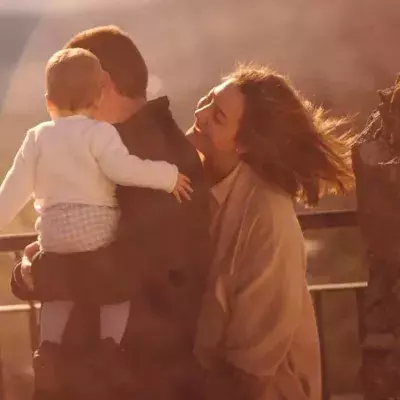Umarmungen sind gesund für Babys