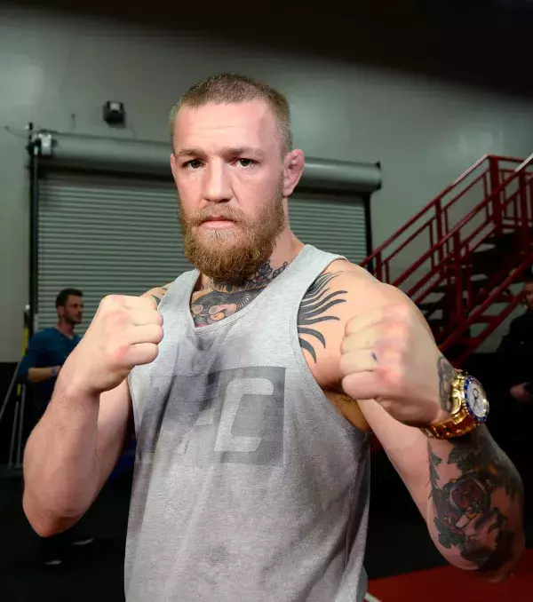 1. Conor McGregor trainierte Hurling, eine irische Sportart, die in seiner Heimat sehr berühmt ist, bevor er ein großer Champion wurde