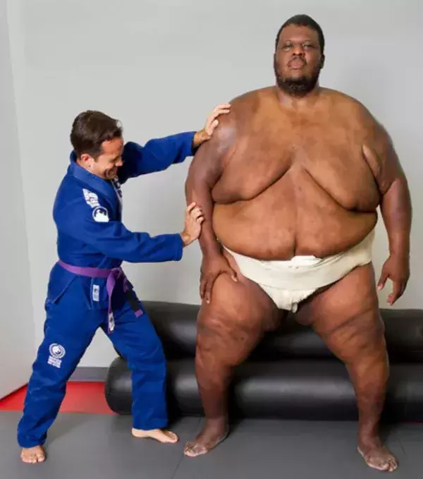 1. Emmanuel Yarborough, 2,03 m und 270 kg