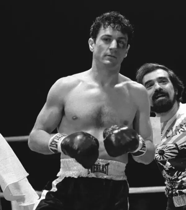 1 Raging Bull: In diesem Film hat Robert de Niro Jake LaMotta beeindruckt. Der Boxer, dessen Leben der Film erzählt, meinte, dass Robert de Niro auch eine Karriere als Boxer hätte einschlagen können.