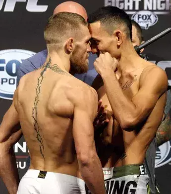 13. Conor McGregor vs. Max Holloway 2: Die beiden trafen bei ihrem Aufstieg in einem Kampf aufeinander, den der Ire gewann. Heute würde das Ergebnis mit dem vorläufigen Titel von Holloway sicher anders aussehen